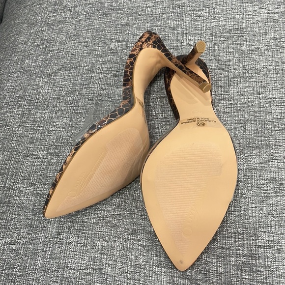 Olivia Jaymes Women's Transparent Leopard Pattern Stiletto Heeled Mule Sandals - Picture 4 of 14